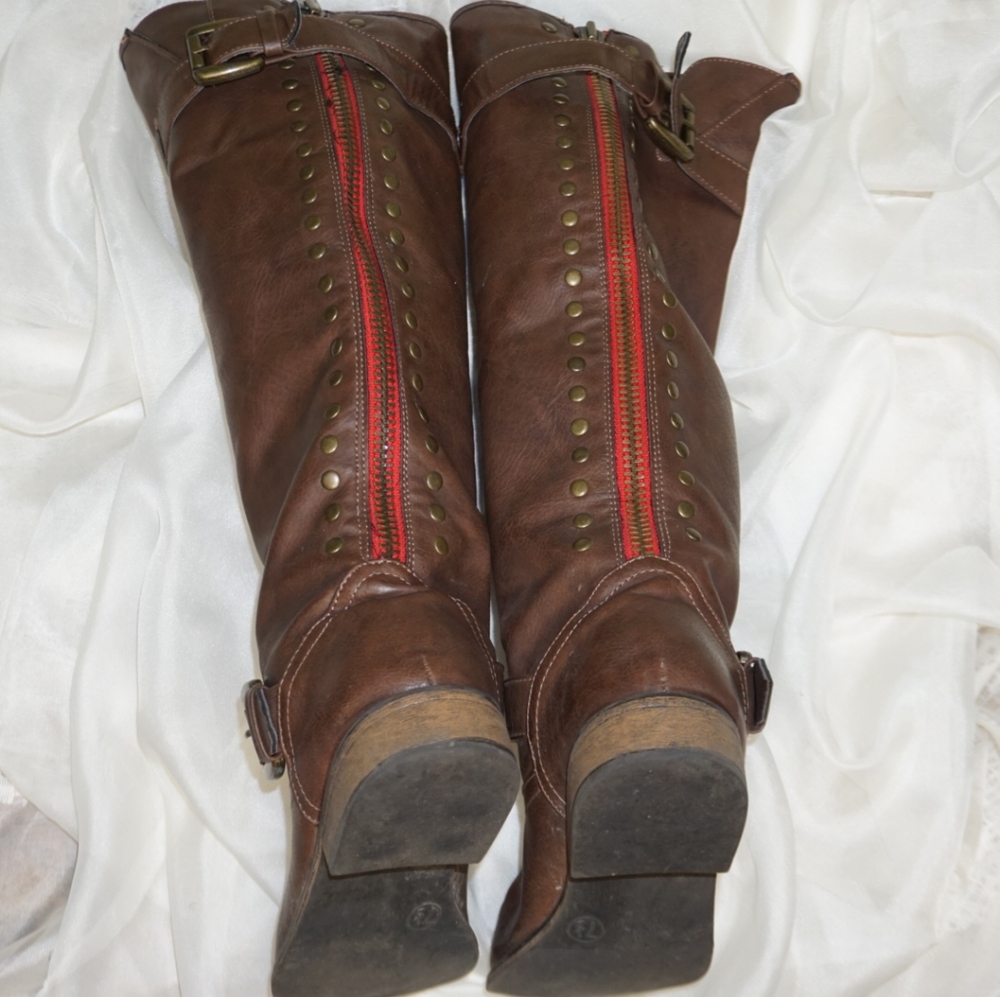 Mossimi Boots